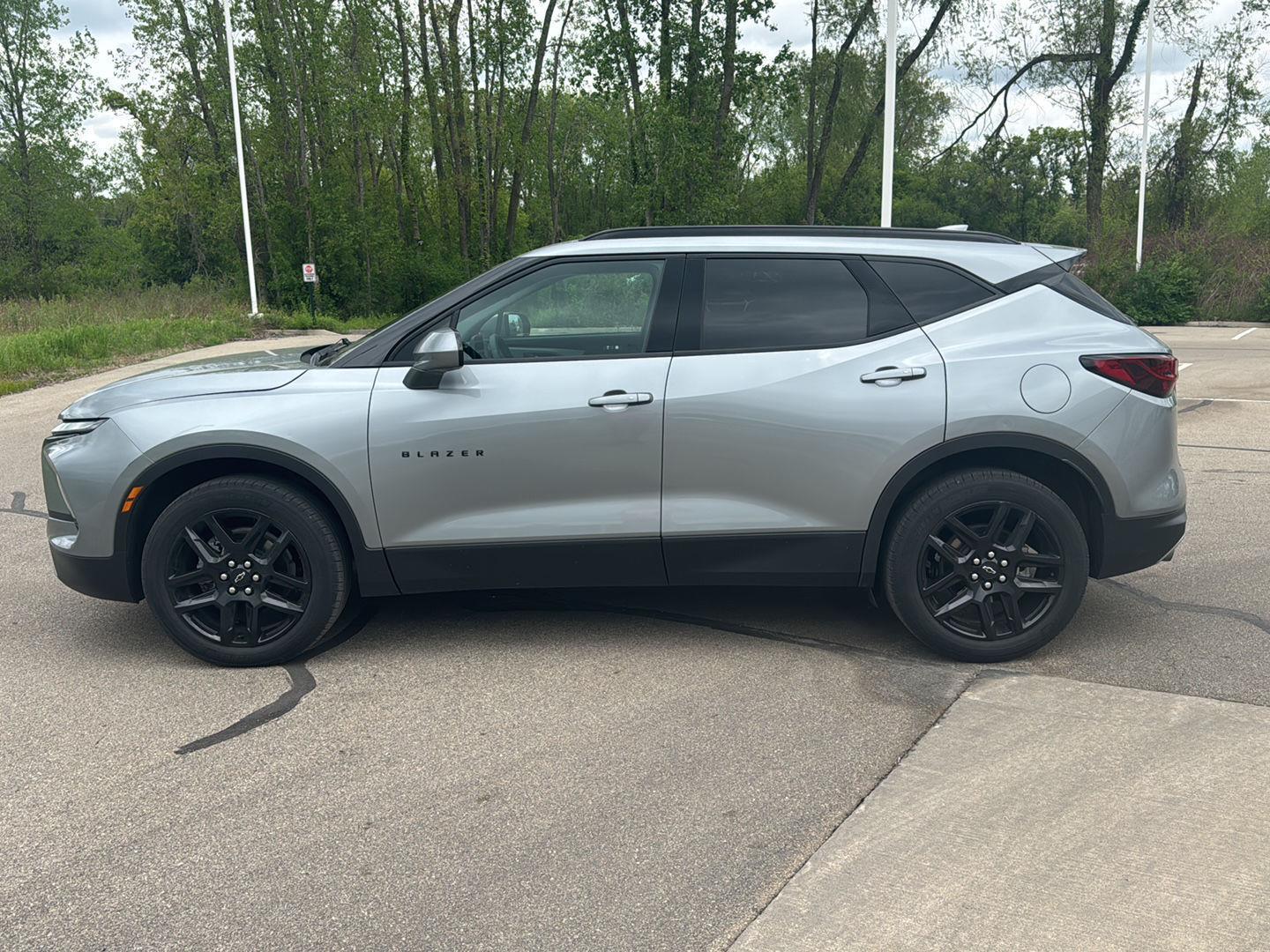 View vehicle photo 2