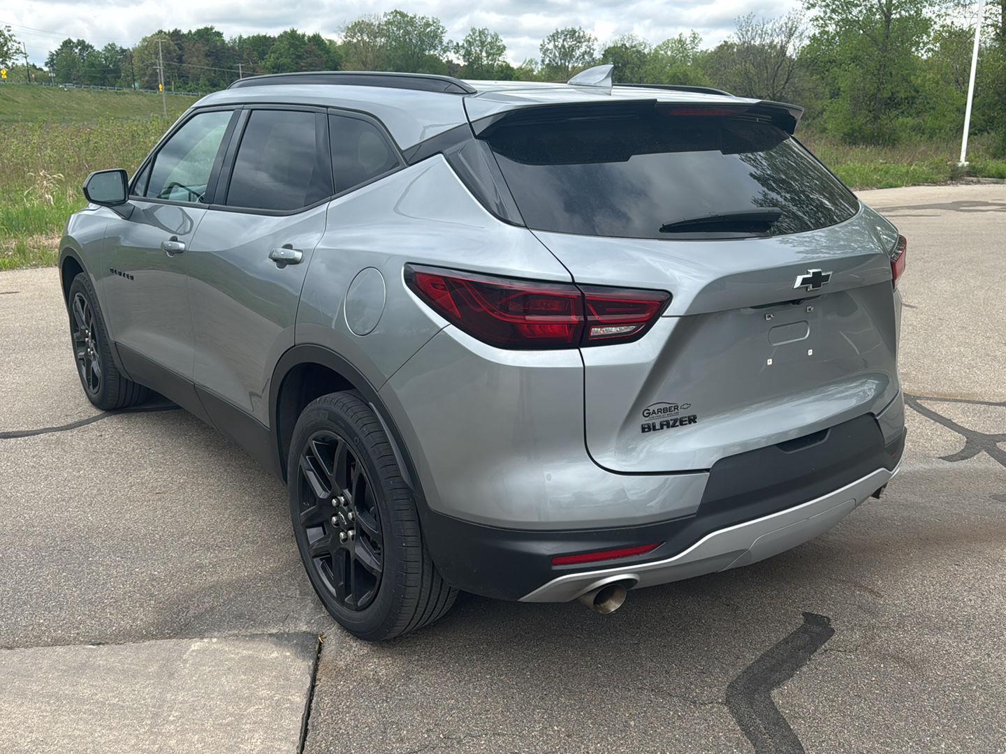 View vehicle photo 3