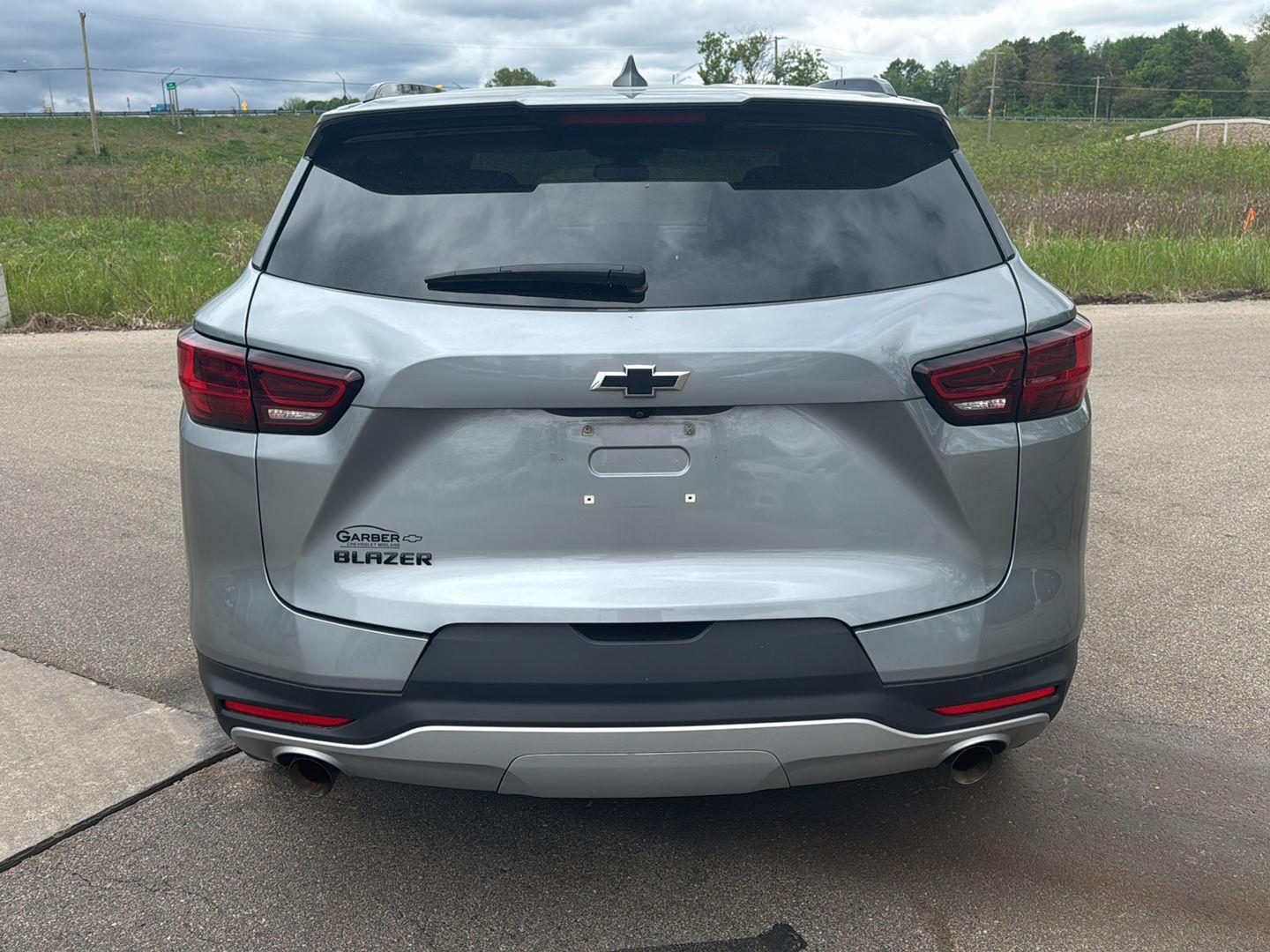 View vehicle photo 4