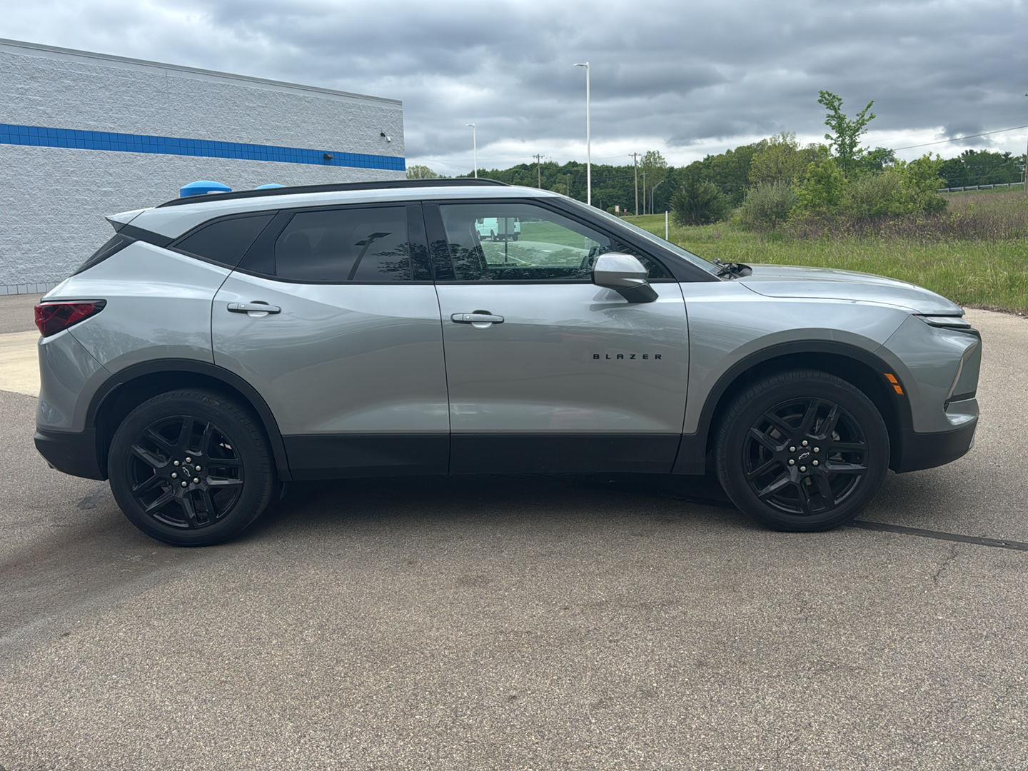 View vehicle photo 6
