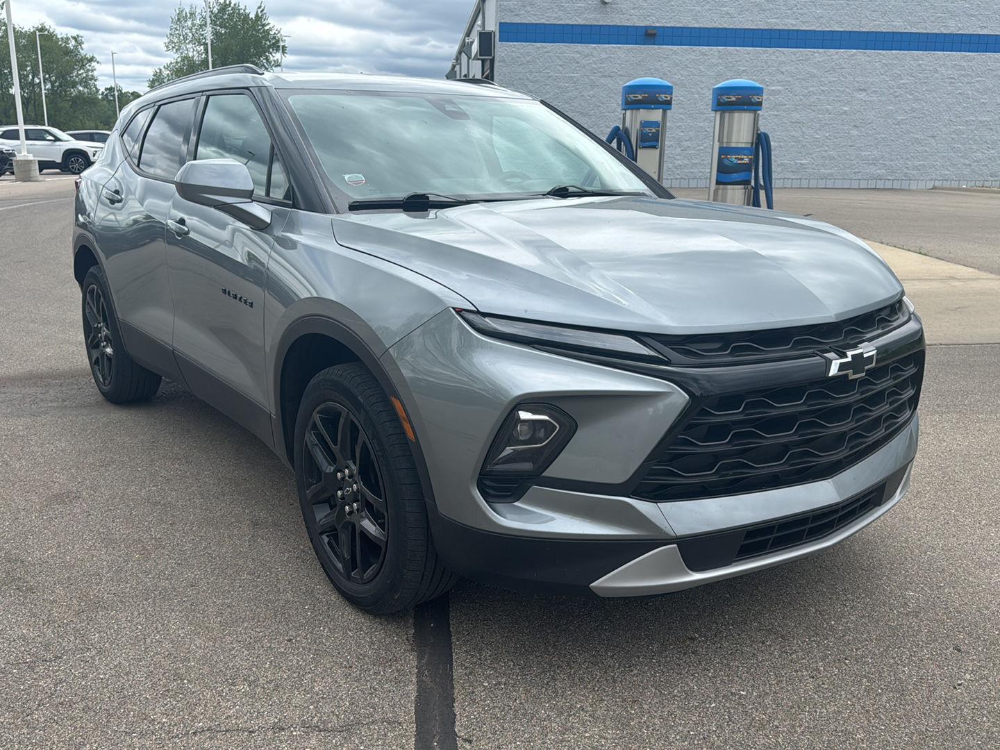View vehicle photo 7