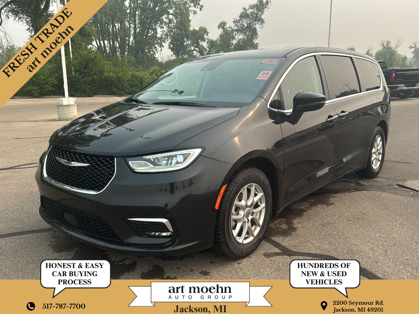 Brilliant Black Crystal Pearlcoat 2023 Chrysler Pacifica Minivan Front-Wheel Drive 9-Speed Automatic