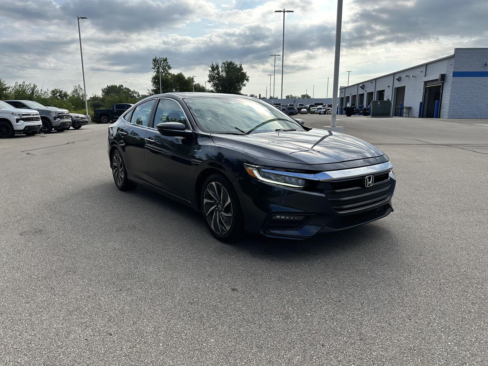 View vehicle photo 7