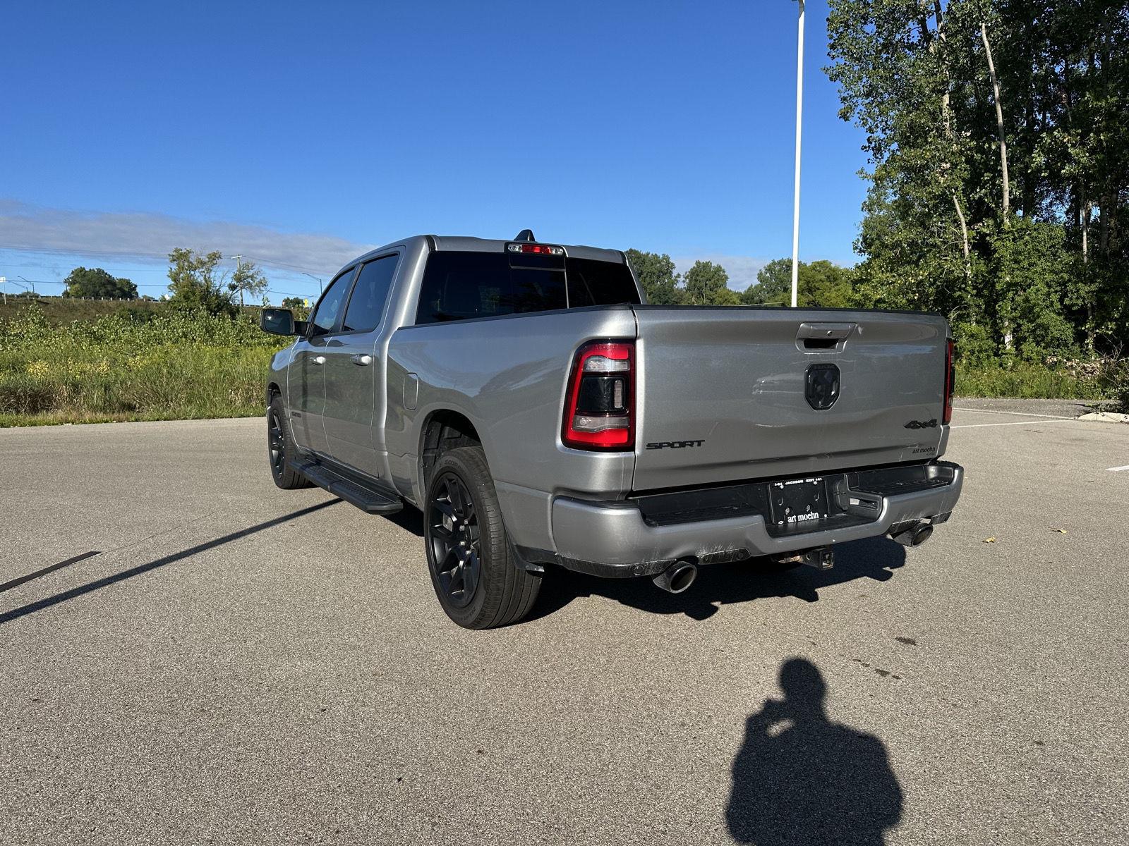 View vehicle photo 3
