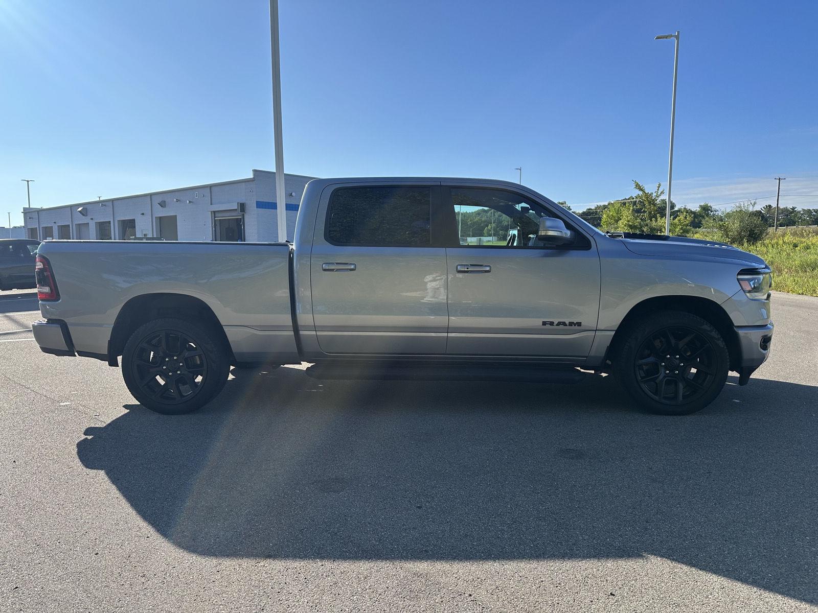 View vehicle photo 4
