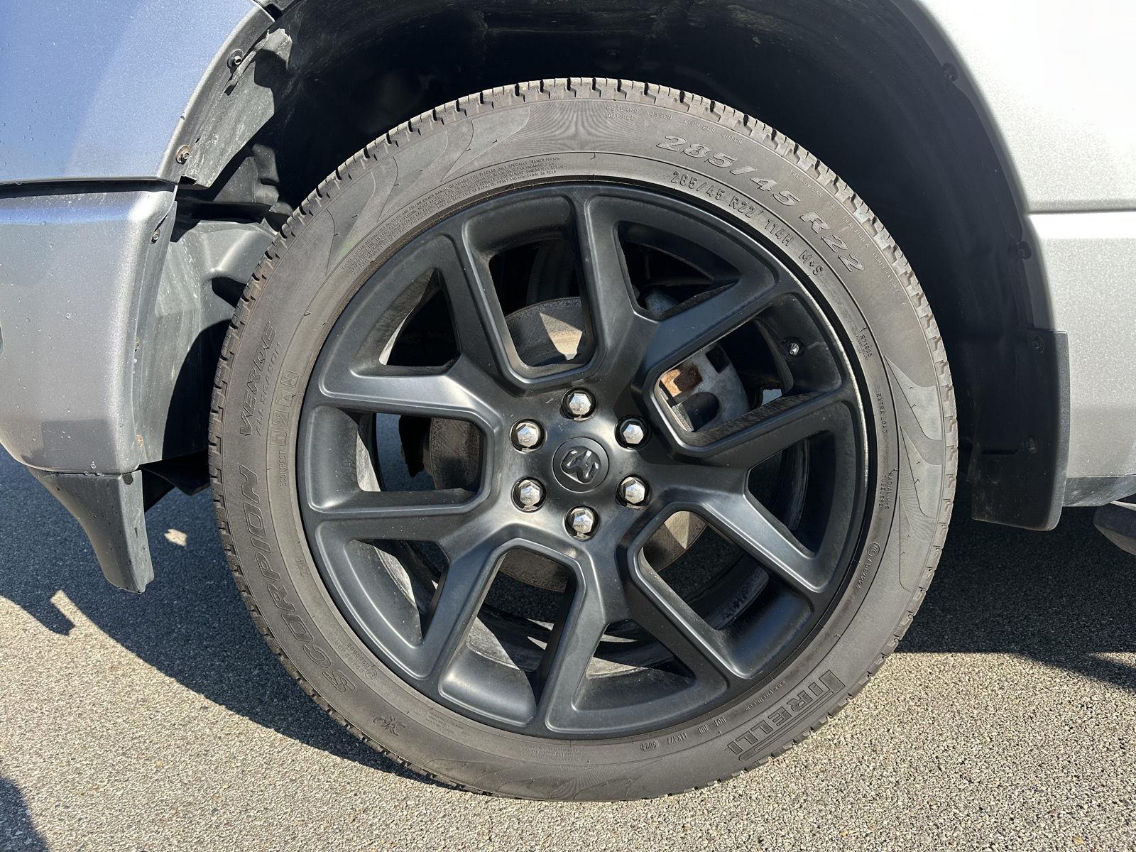 View vehicle photo 7