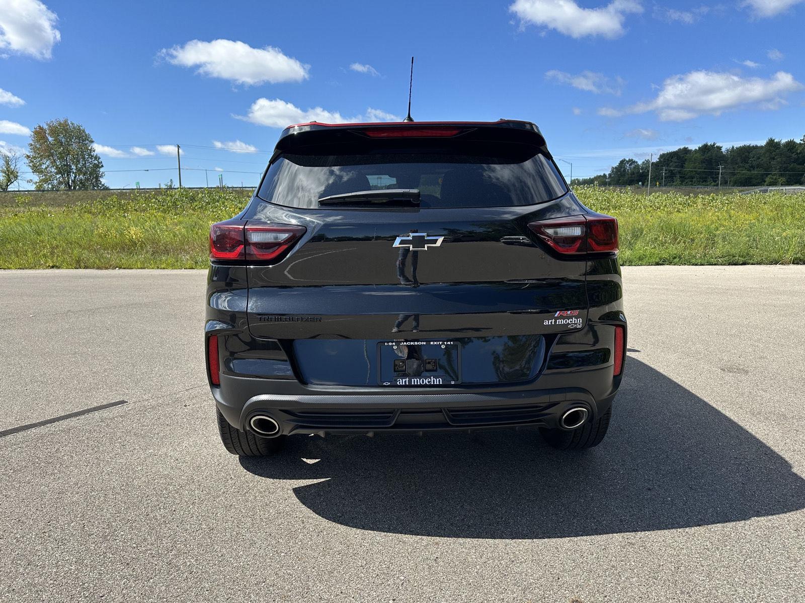 View vehicle photo 4