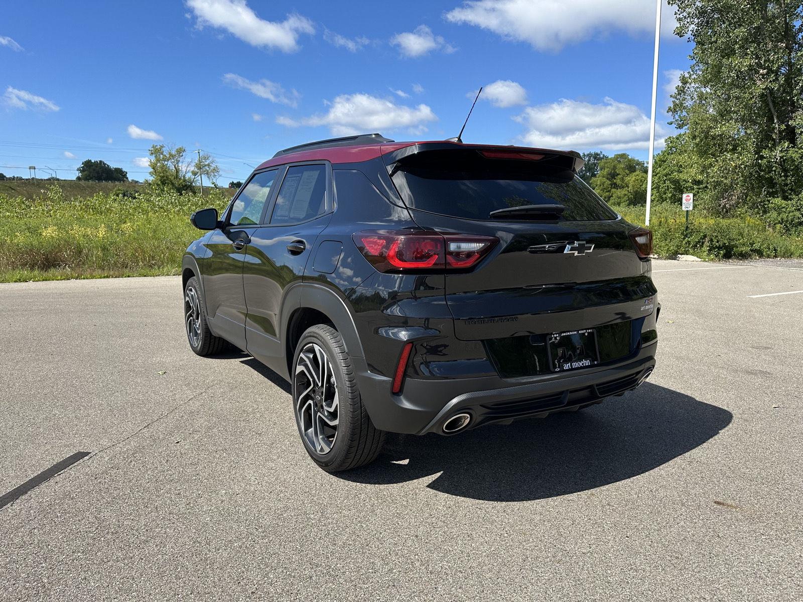 View vehicle photo 5