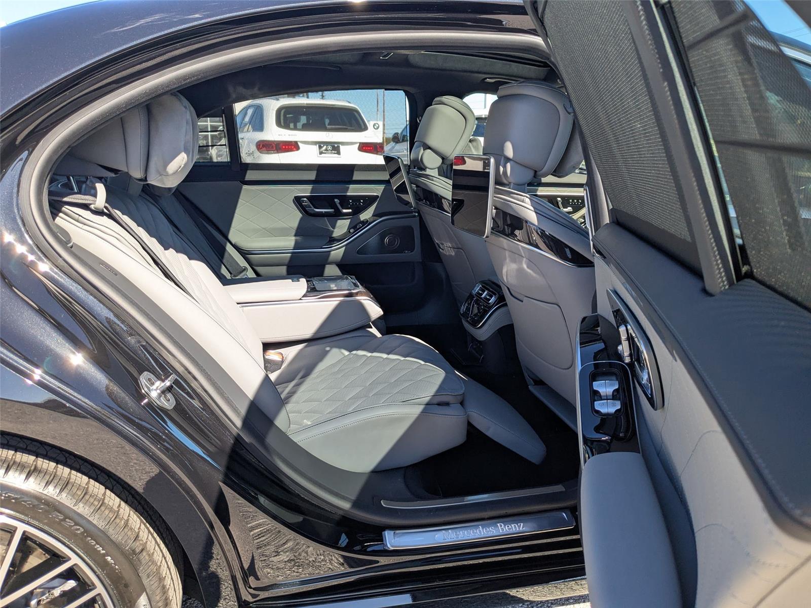 New 2026 Obsidian Black Metallic Mercedes-Benz 580 image 32