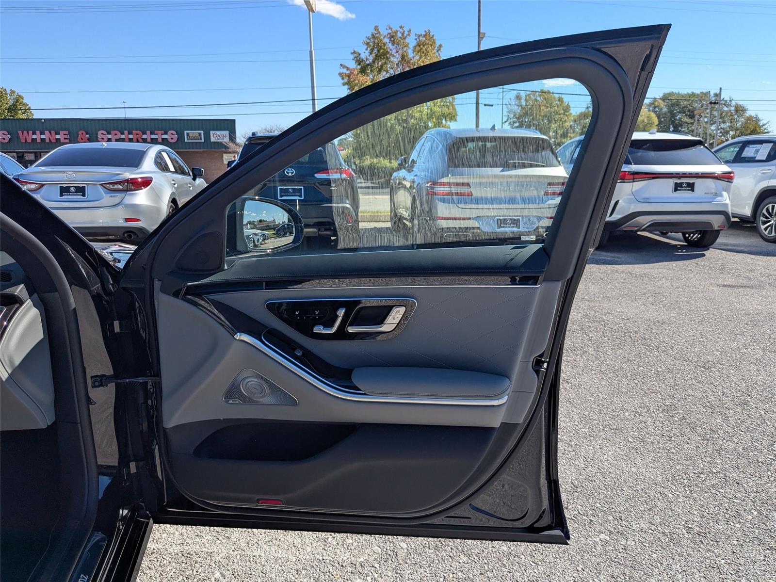 New 2026 Obsidian Black Metallic Mercedes-Benz 580 image 34