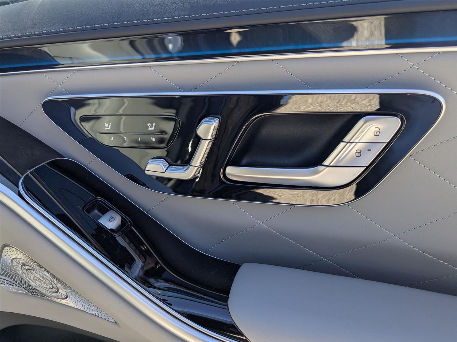 New 2026 Obsidian Black Metallic Mercedes-Benz 580 image 35