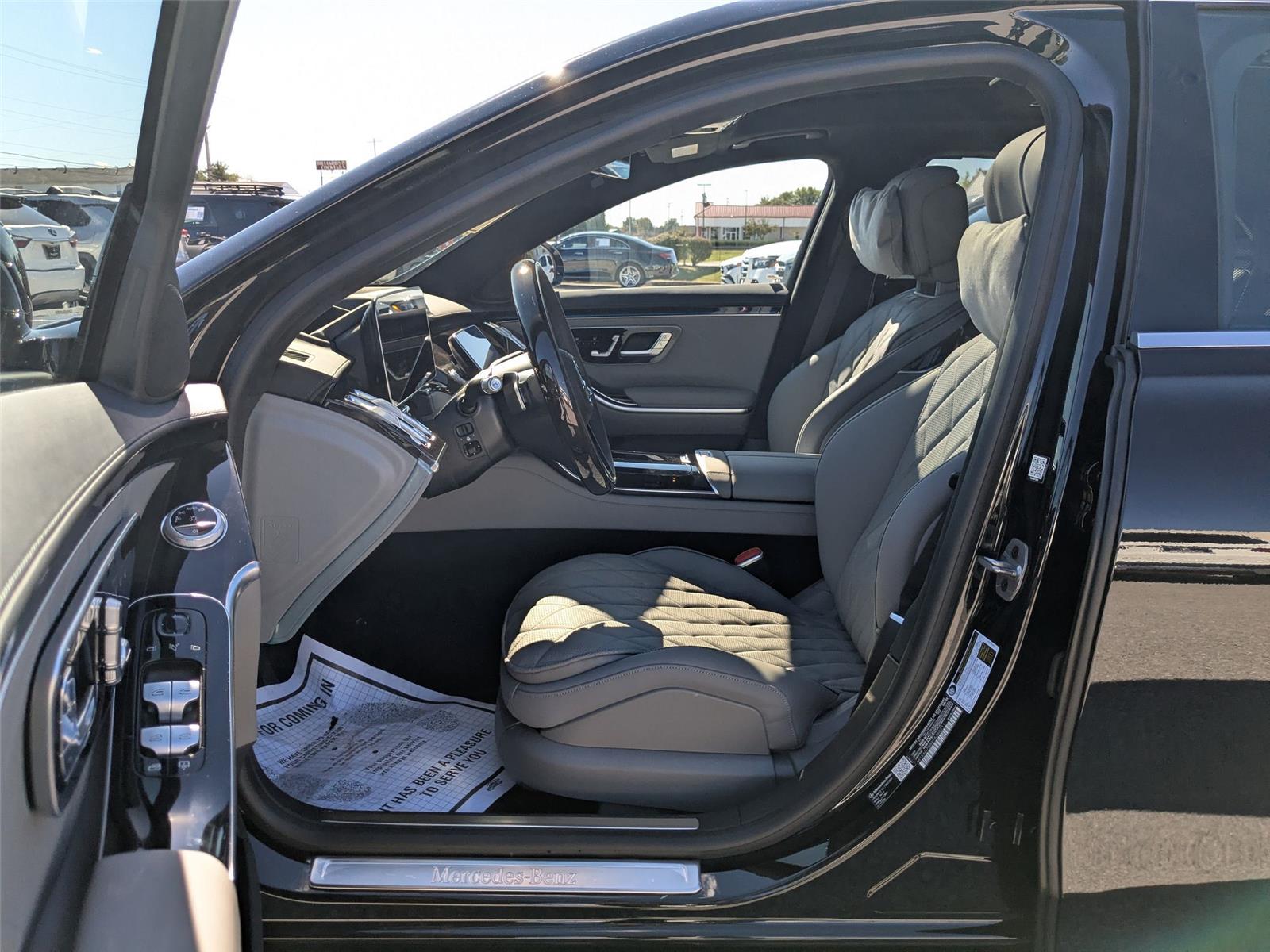 New 2026 Obsidian Black Metallic Mercedes-Benz 580 image 22