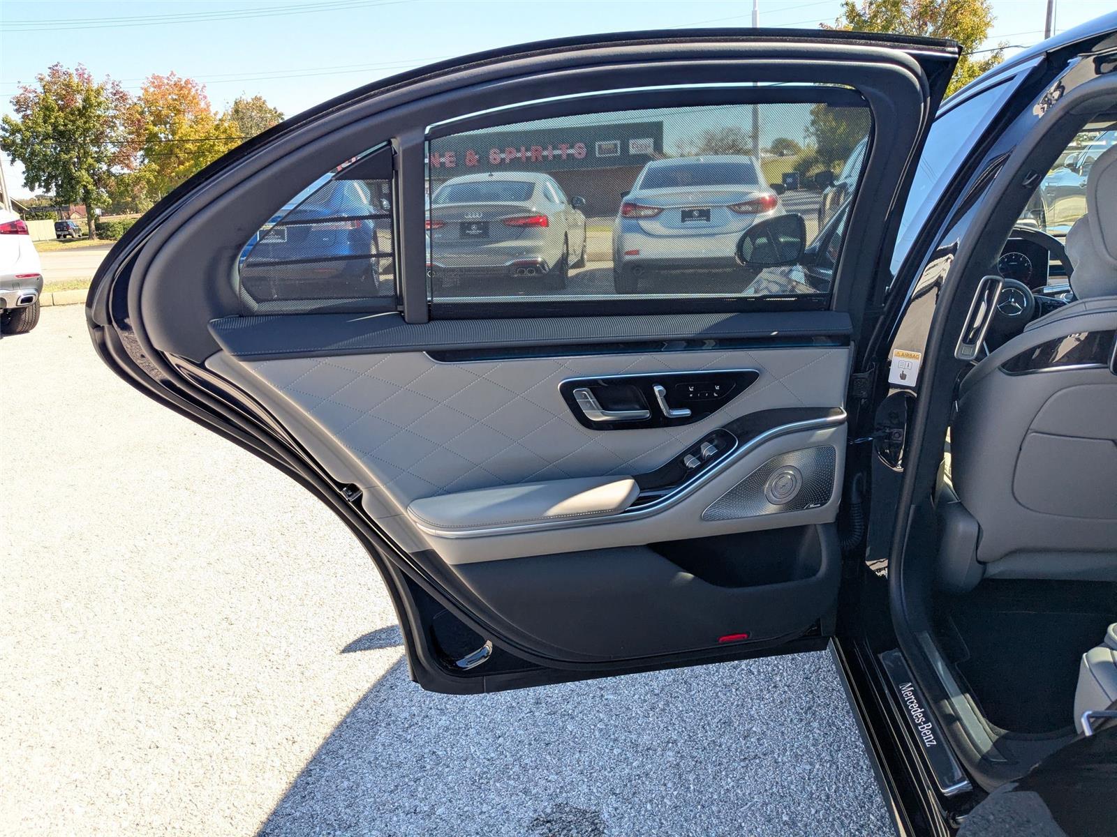 New 2026 Obsidian Black Metallic Mercedes-Benz 580 image 23