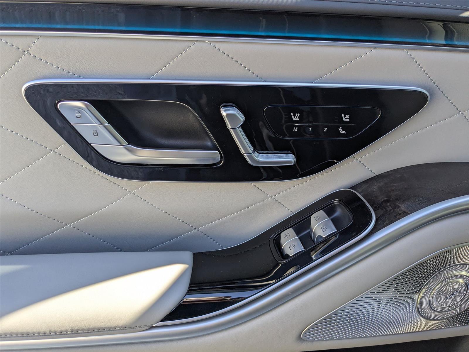 New 2026 Obsidian Black Metallic Mercedes-Benz 580 image 24