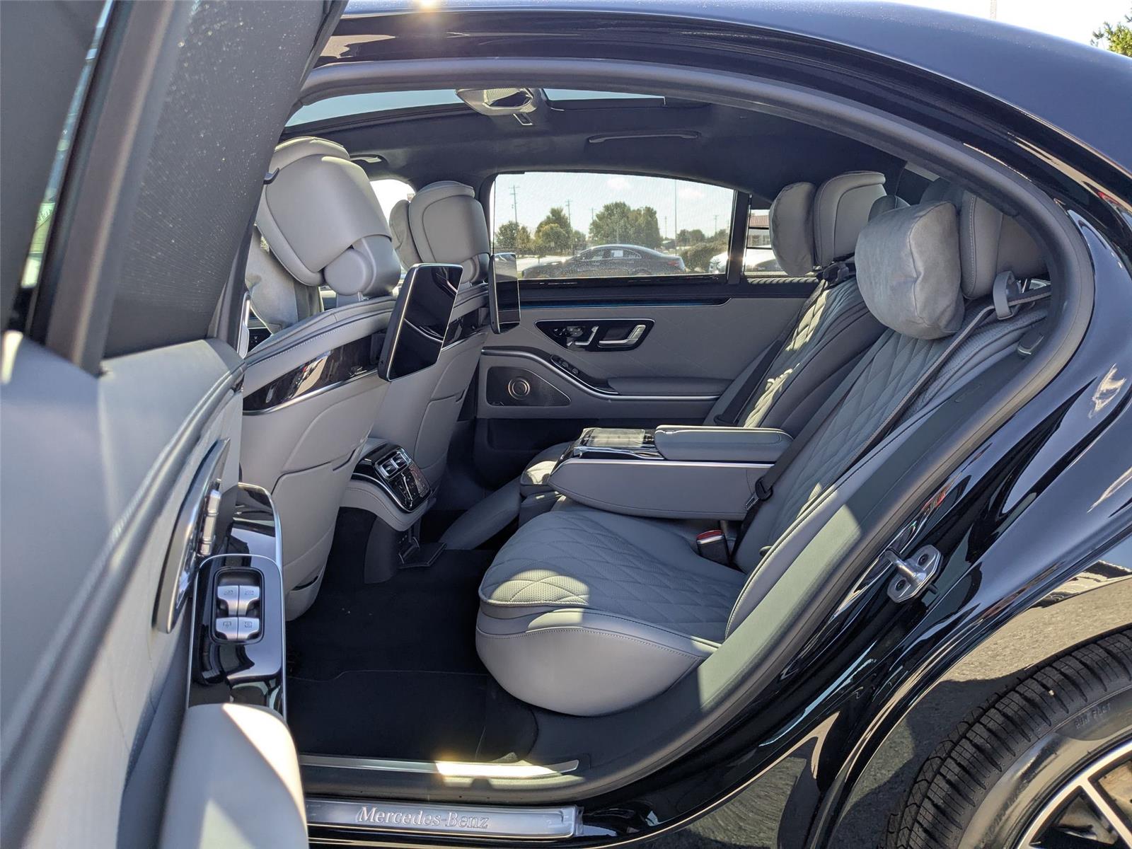 New 2026 Obsidian Black Metallic Mercedes-Benz 580 image 25