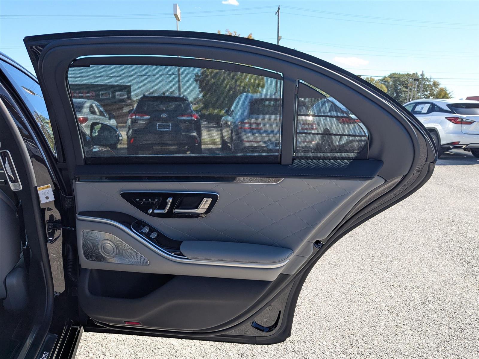 New 2026 Obsidian Black Metallic Mercedes-Benz 580 image 30