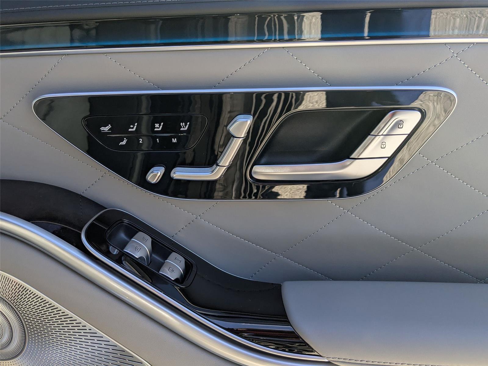 New 2026 Obsidian Black Metallic Mercedes-Benz 580 image 31