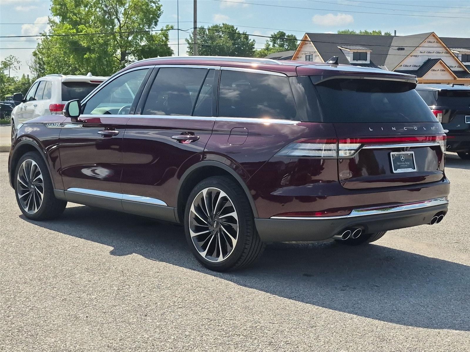 Used 2022 Burgundy Velvet Metallic Tinted Clearcoat Lincoln Reserve image 3