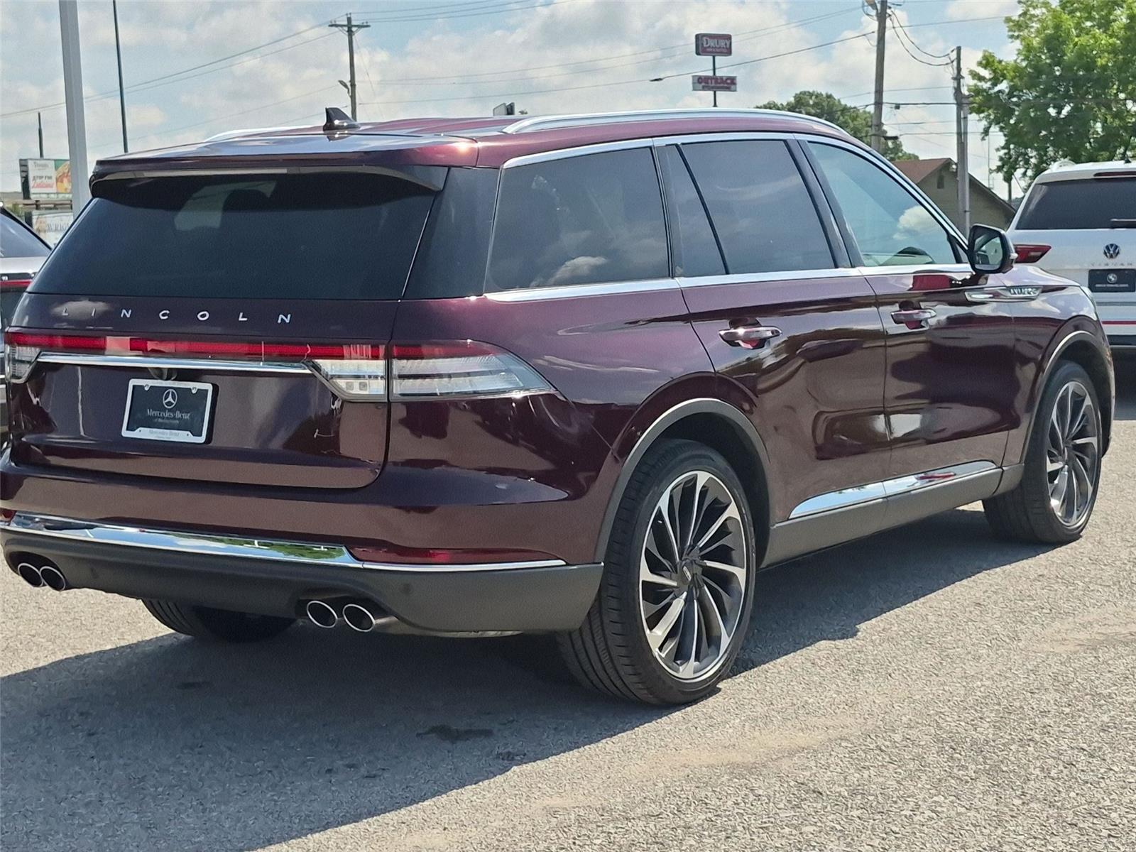 Used 2022 Burgundy Velvet Metallic Tinted Clearcoat Lincoln Reserve image 5