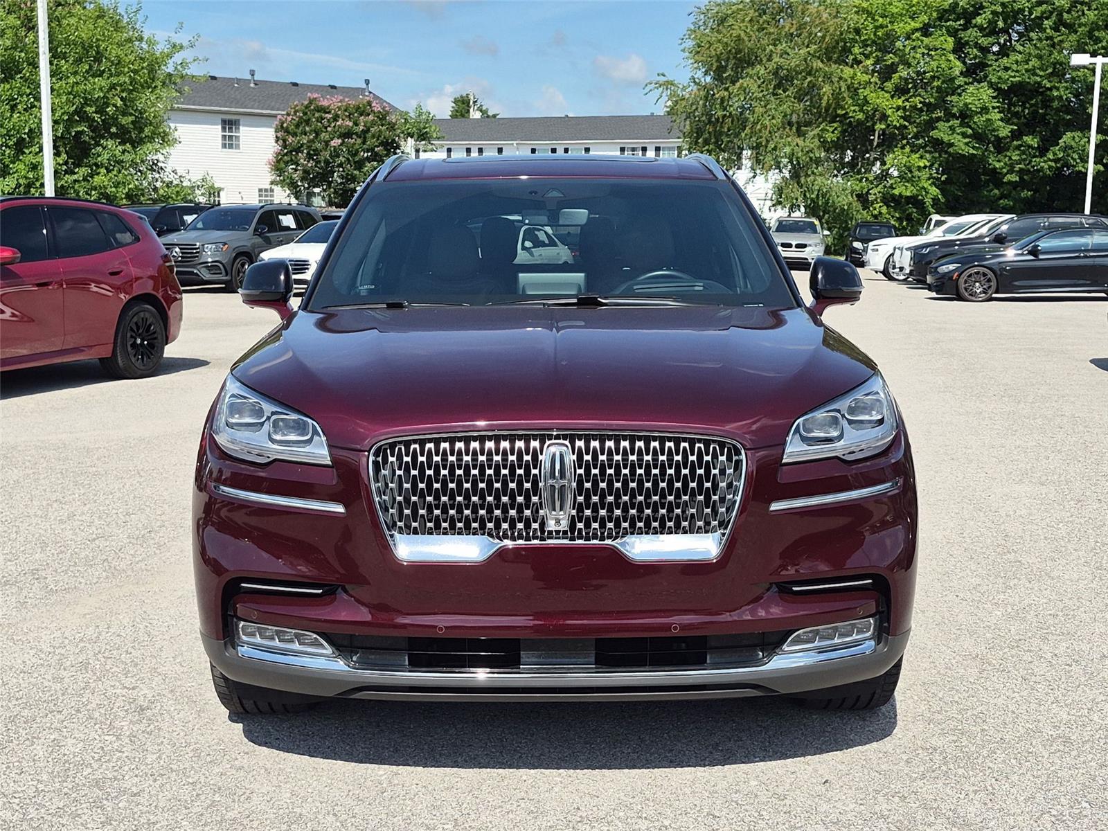 Used 2022 Burgundy Velvet Metallic Tinted Clearcoat Lincoln Reserve image 8