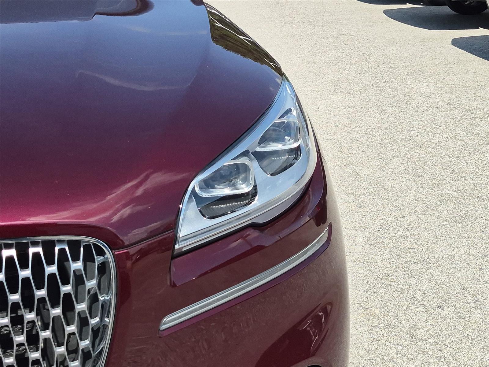 Used 2022 Burgundy Velvet Metallic Tinted Clearcoat Lincoln Reserve image 9