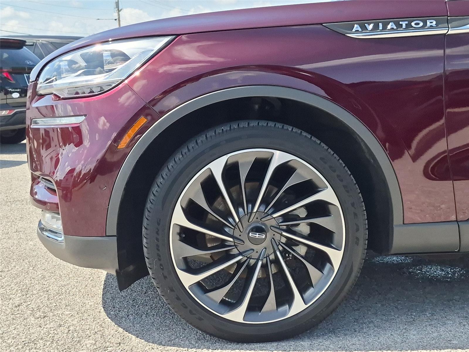 Used 2022 Burgundy Velvet Metallic Tinted Clearcoat Lincoln Reserve image 10