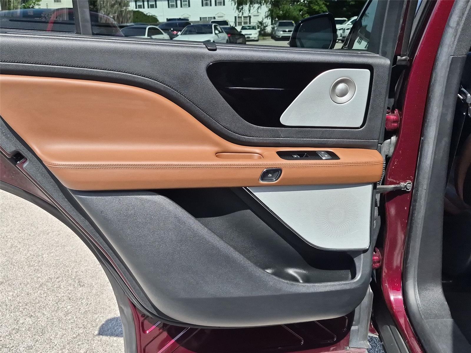 Used 2022 Burgundy Velvet Metallic Tinted Clearcoat Lincoln Reserve image 33
