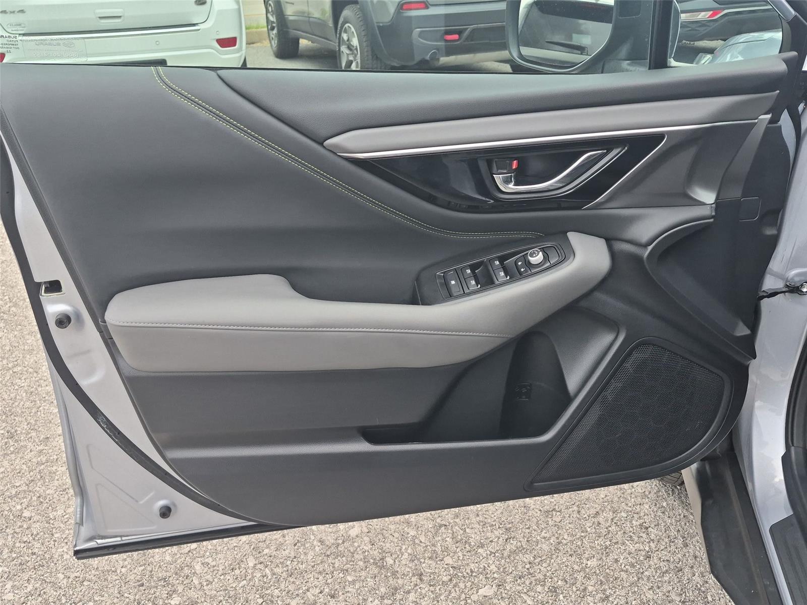 Used 2023 Ice Silver Metallic Subaru Onyx Edition image 15
