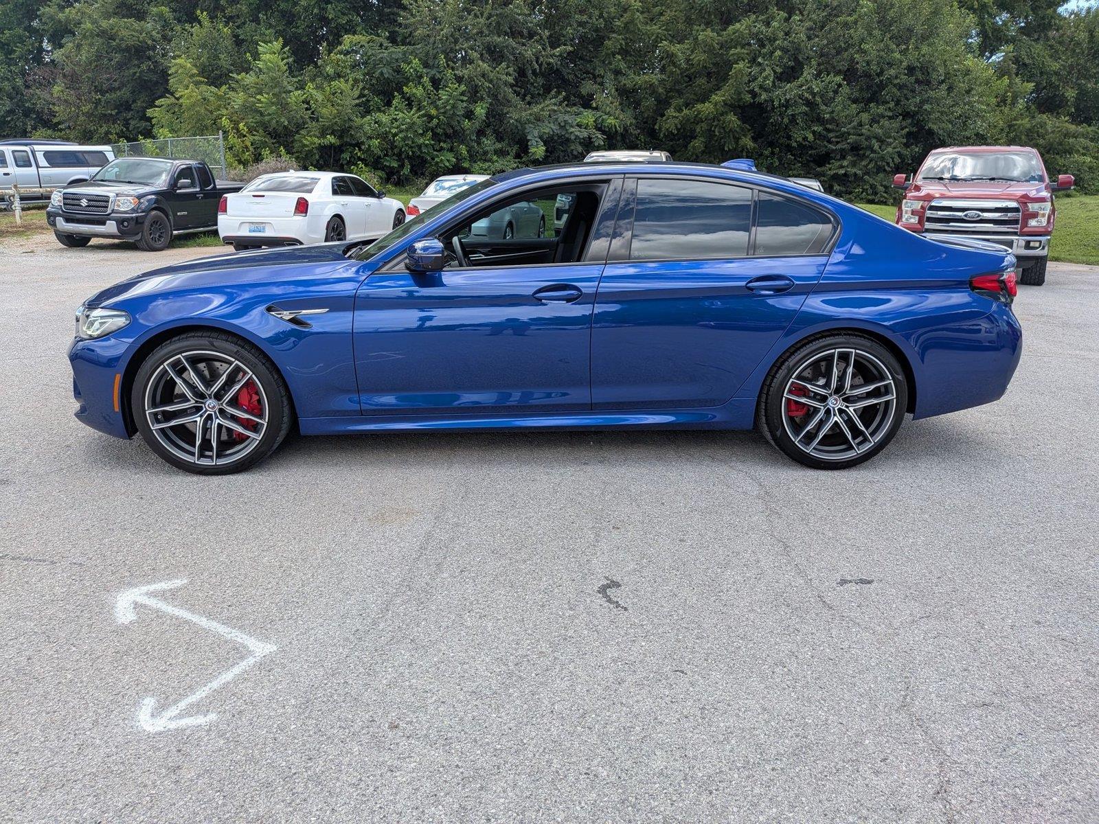 Used 2023 Marina Bay Blue Metallic BMW  image 2