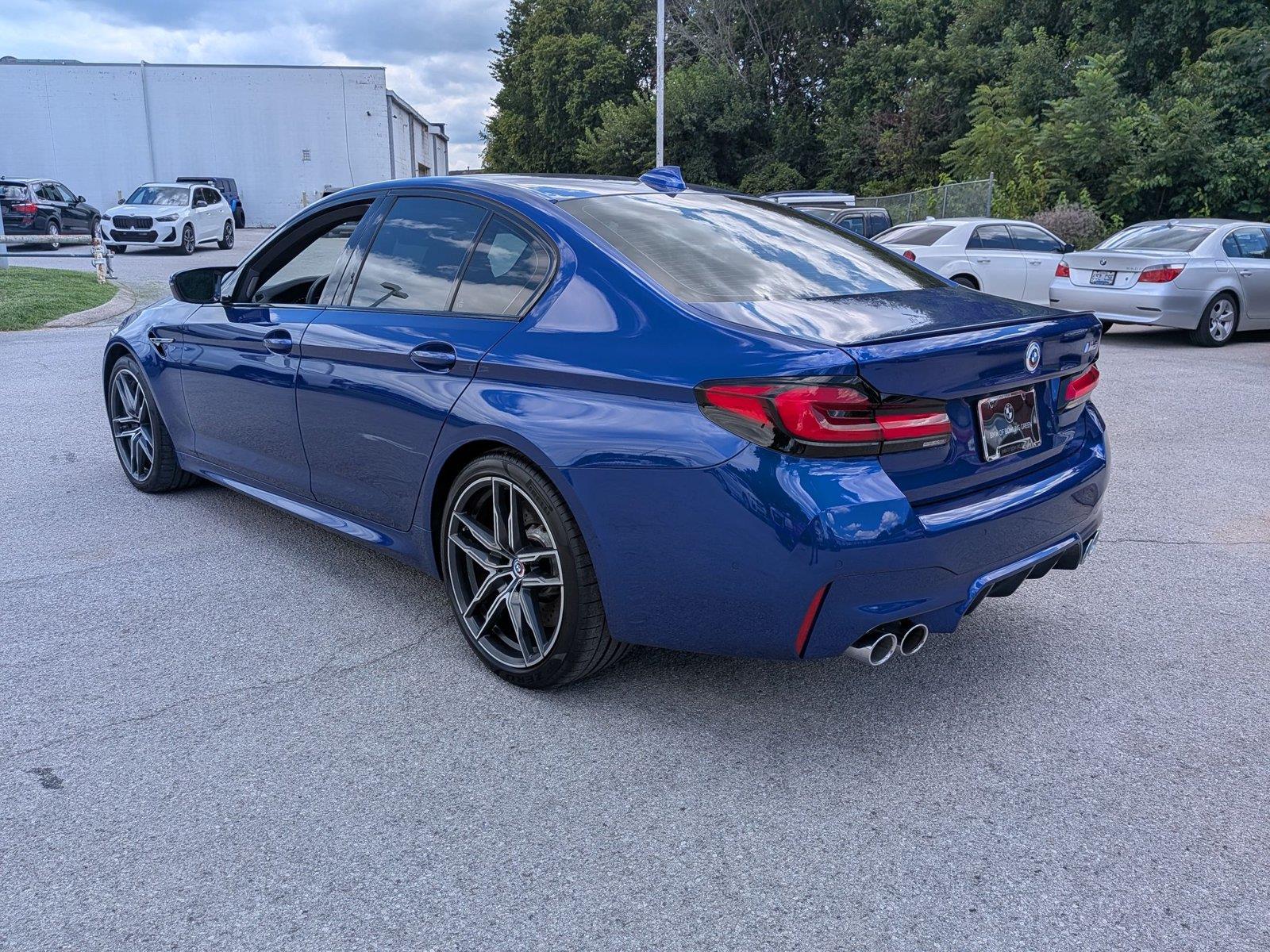 Used 2023 Marina Bay Blue Metallic BMW  image 3