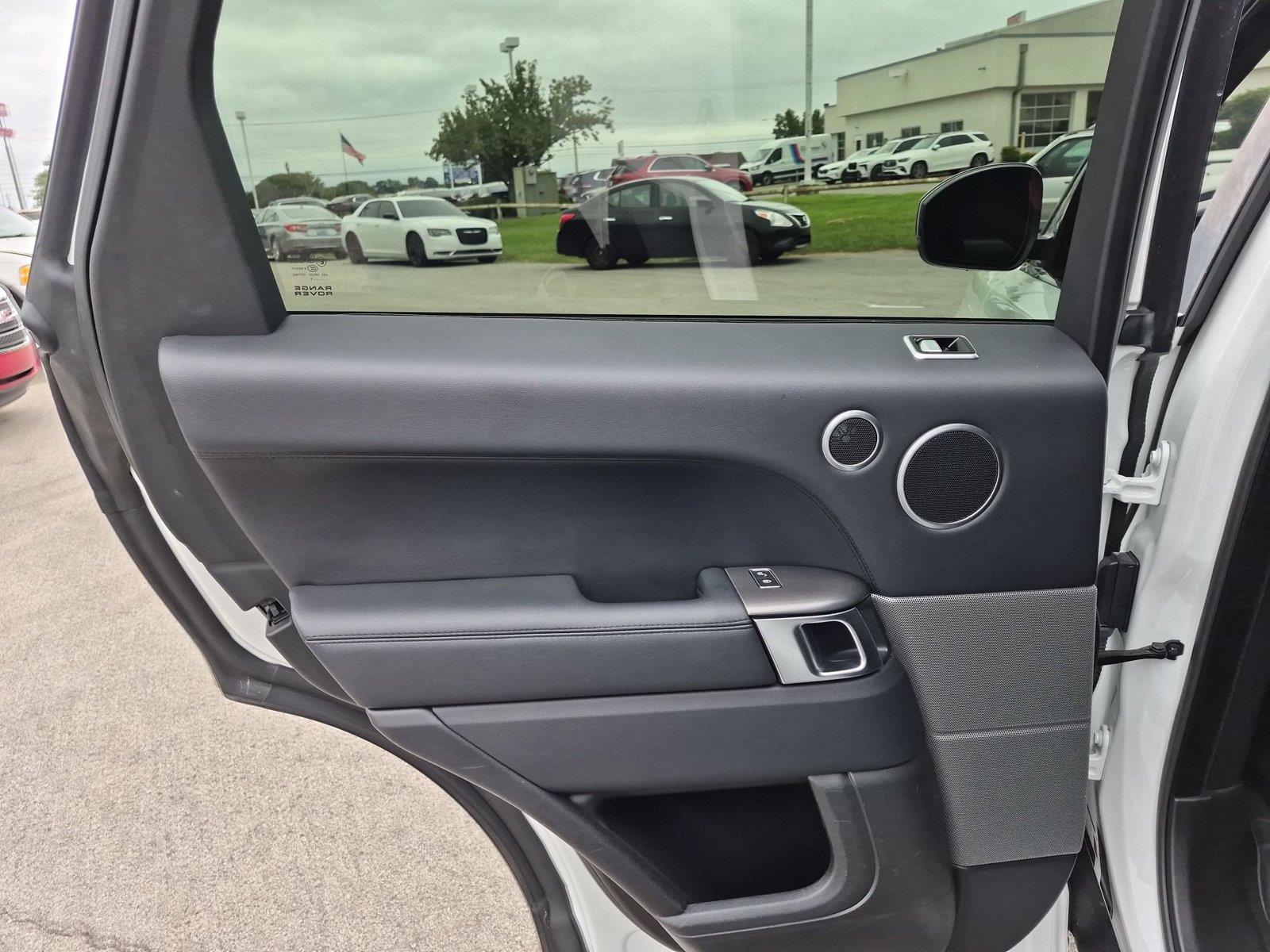 Used 2018 Fuji White Land Rover SE image 30
