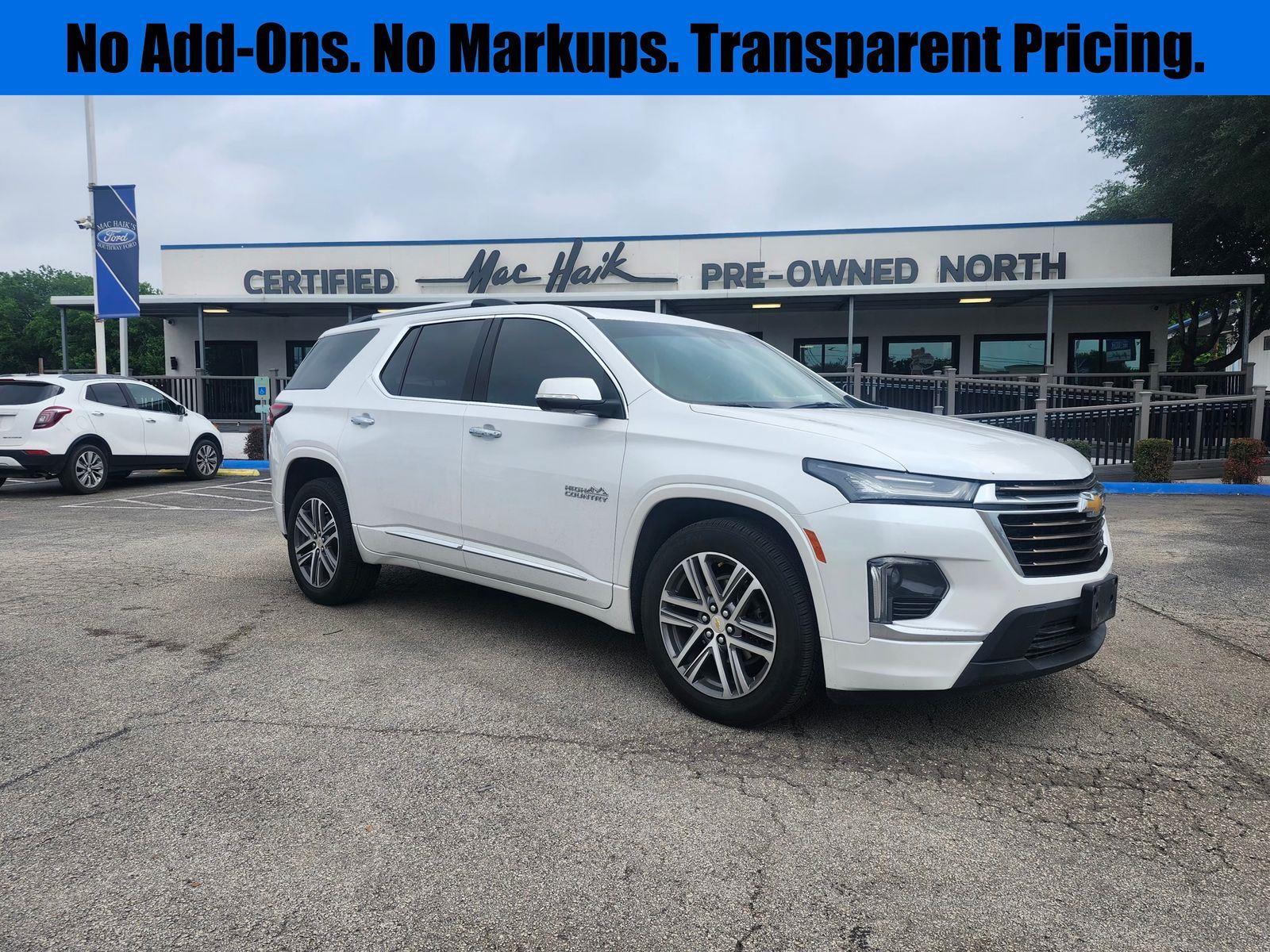 White (Iridescent Pearl Tricoat) 2023 Chevrolet Traverse High Country FWD SUV / Crossover Front-Wheel Drive 9-Speed Automatic