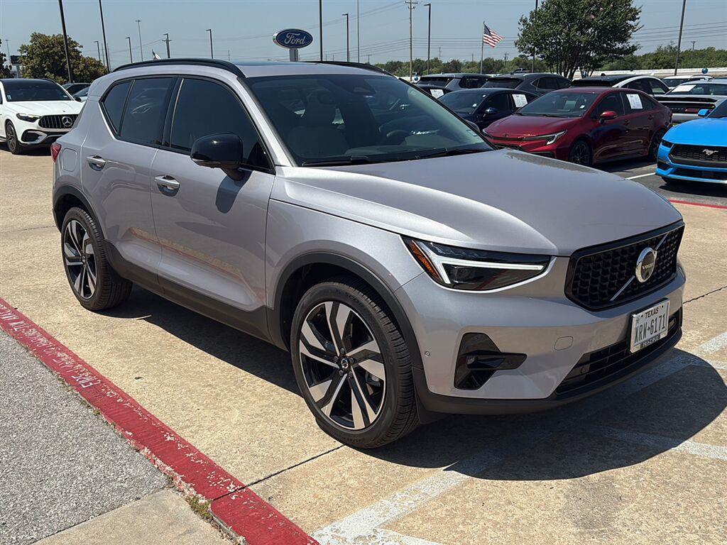 Aurora Silver 2026 Volvo XC40 SUV / Crossover All-Wheel Drive Automatic