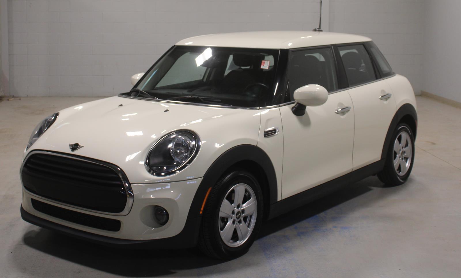 Pepper White 2021 MINI Cooper 4-Door Hatchback FWD Hatchback Front-Wheel Drive 7-Speed Dual Clutch