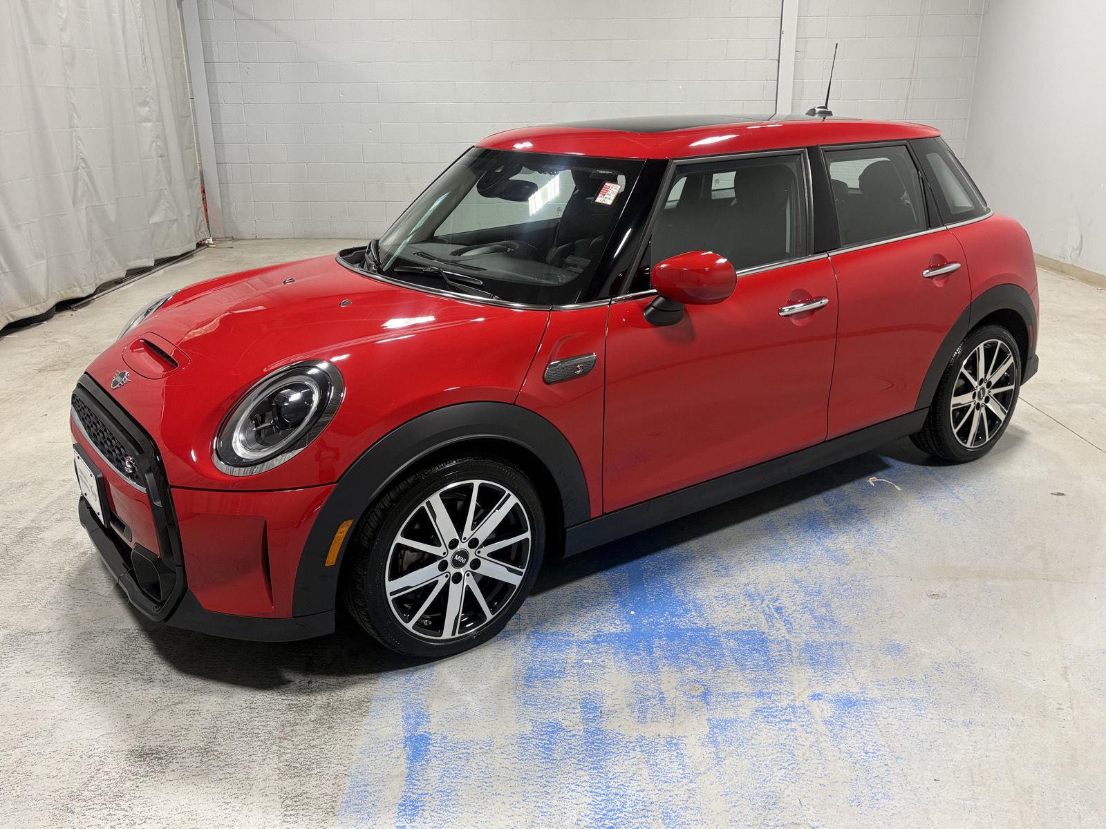 Chili Red 2024 MINI Cooper Hatchback Front-Wheel Drive 7-Speed Dual Clutch