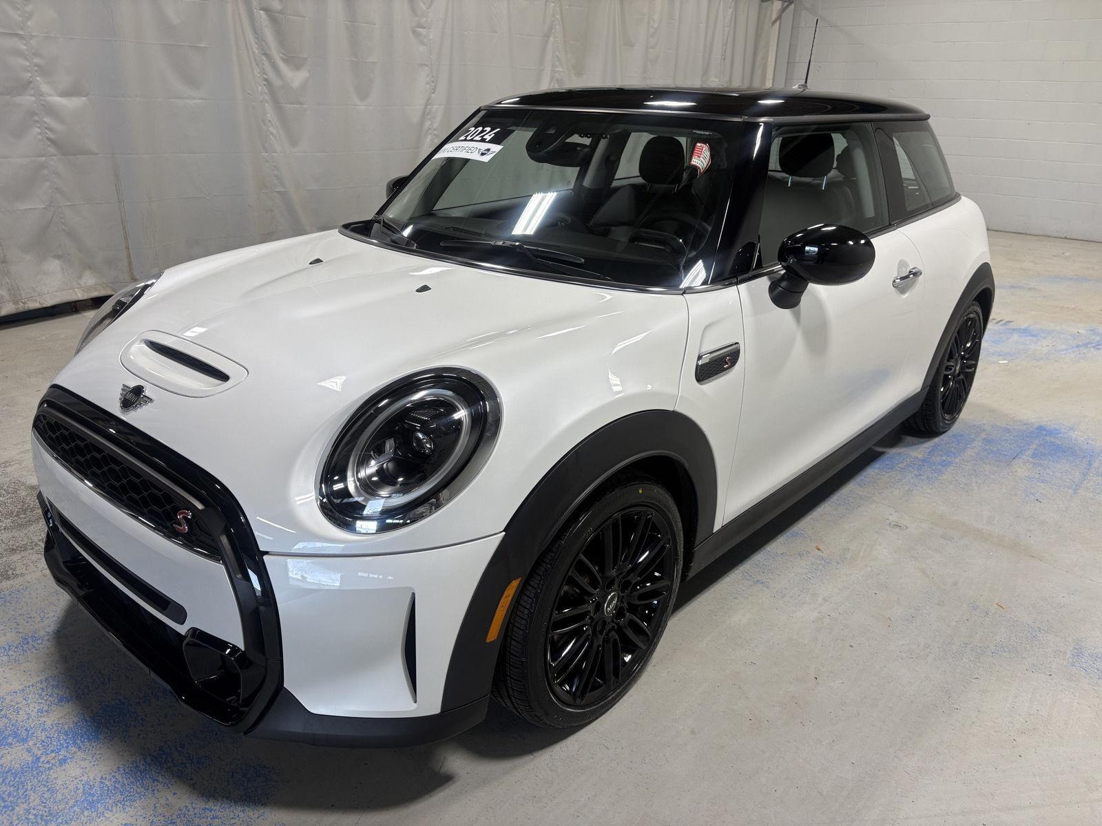 Nanuq White Metallic 2024 MINI Cooper Hatchback Front-Wheel Drive 7-Speed Dual Clutch