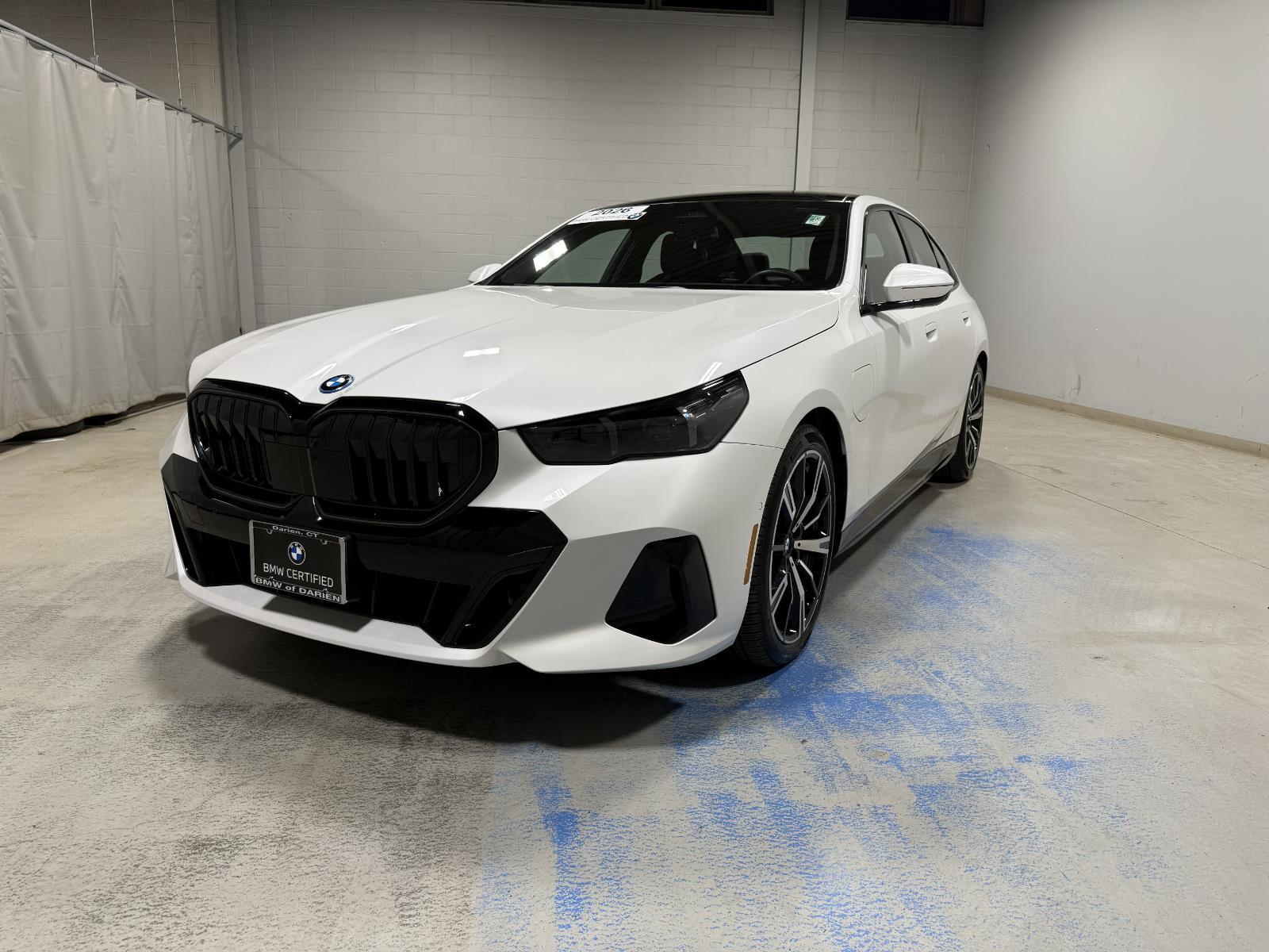 Mineral White Metallic 2026 BMW 5 Series Sedan All-Wheel Drive Automatic