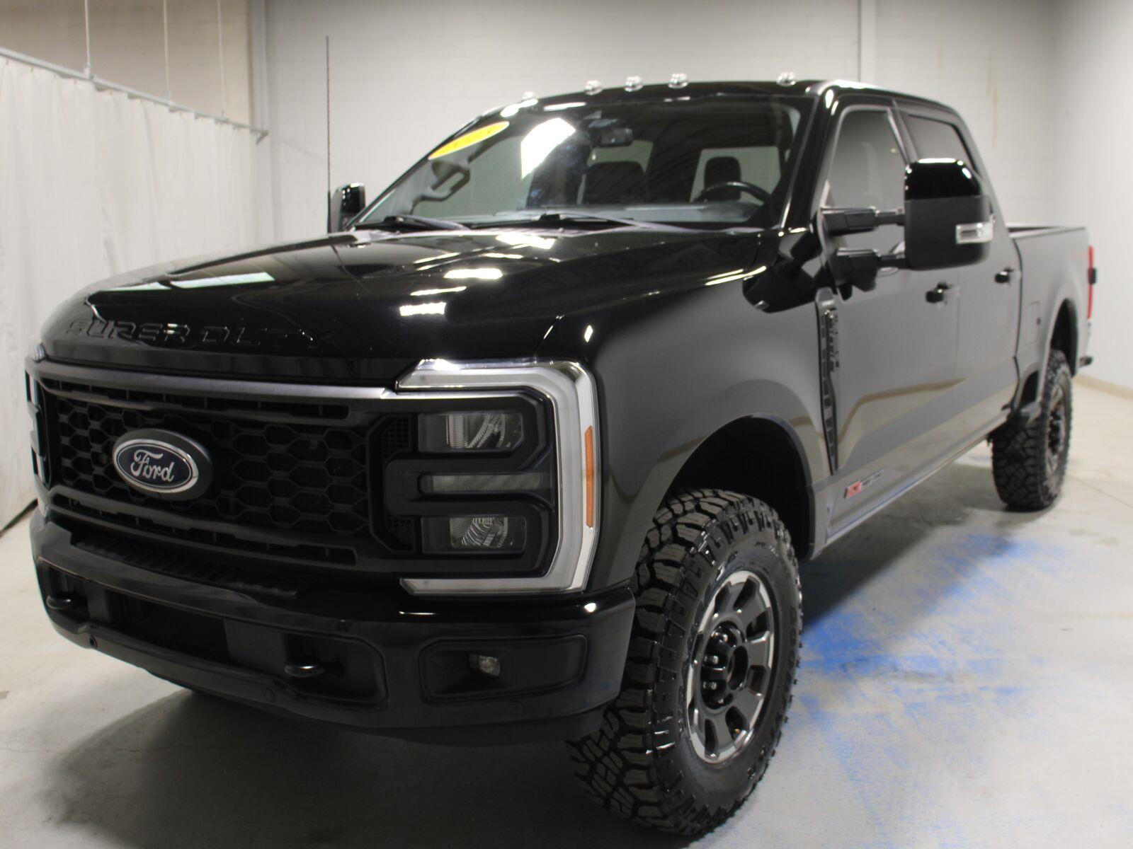 Agate Black 2023 Ford F-250 Super Duty Pickup Truck Four-Wheel Drive Automatic