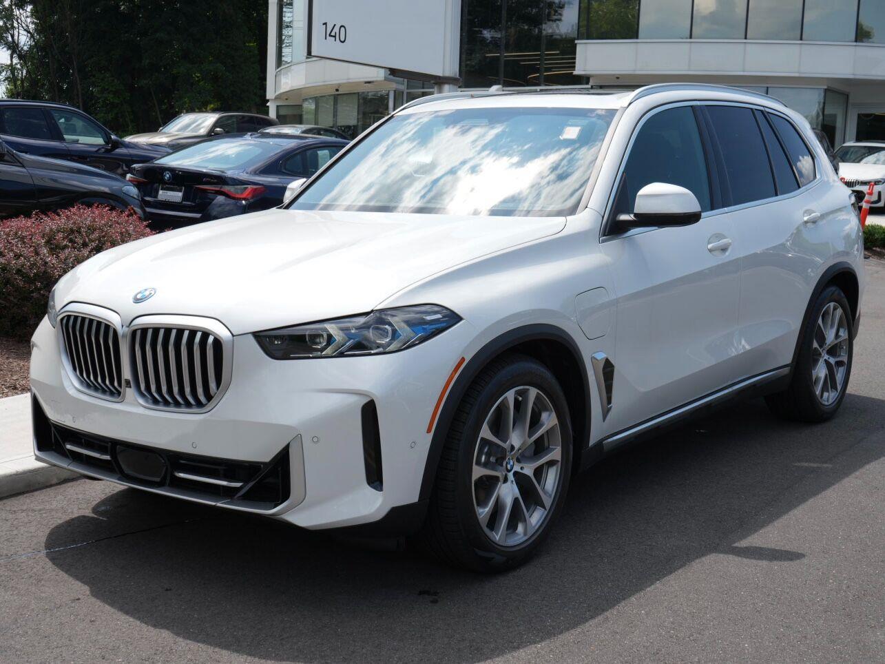 Mineral White Metallic 2026 BMW X5 SUV / Crossover All-Wheel Drive Automatic