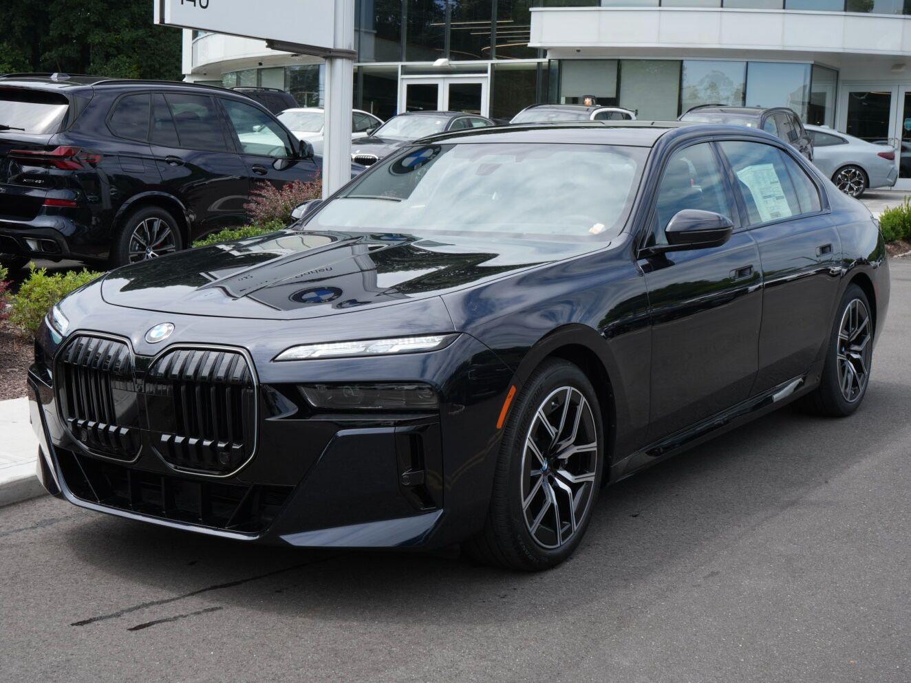 Carbon Black Metallic 2026 BMW 7 Series Sedan All-Wheel Drive Automatic