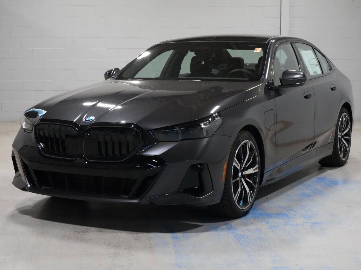 Gray (Dark Graphite Metallic) 2027 BMW 5 Series Sedan All-Wheel Drive Automatic