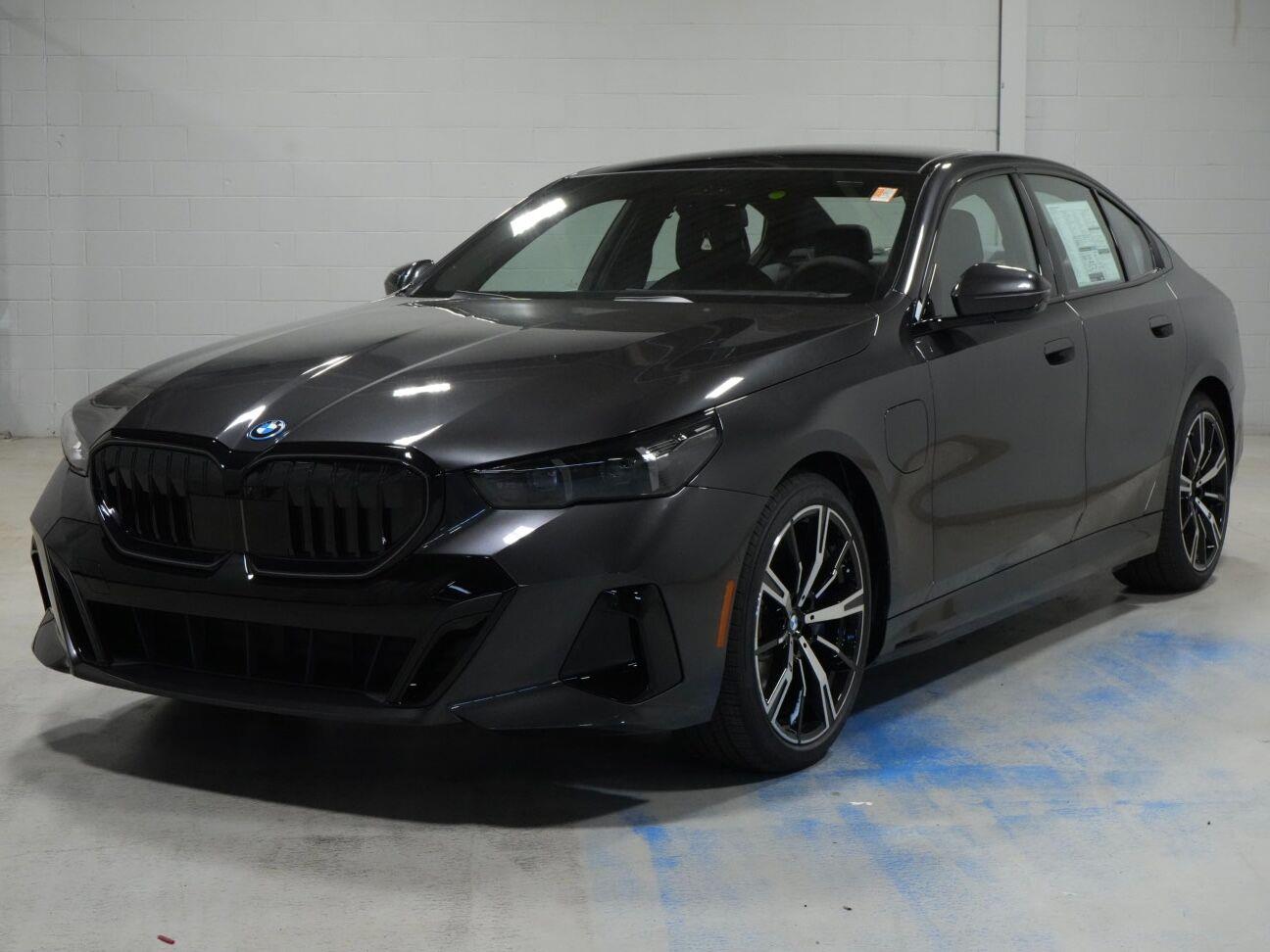 Gray (Dark Graphite Metallic) 2027 BMW 5 Series Sedan All-Wheel Drive Automatic