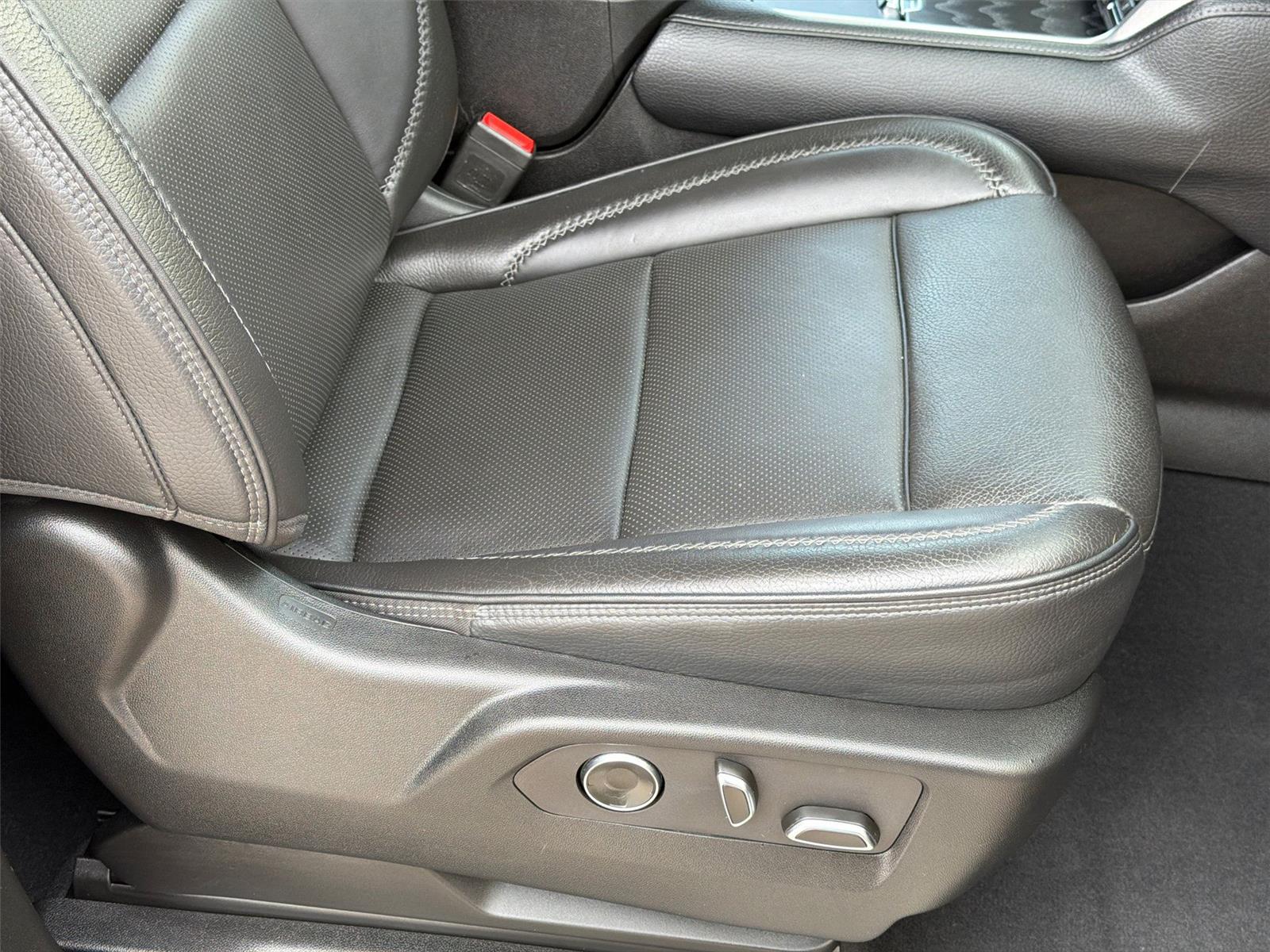 Used 2024 Onyx Black GMC Denali image 33