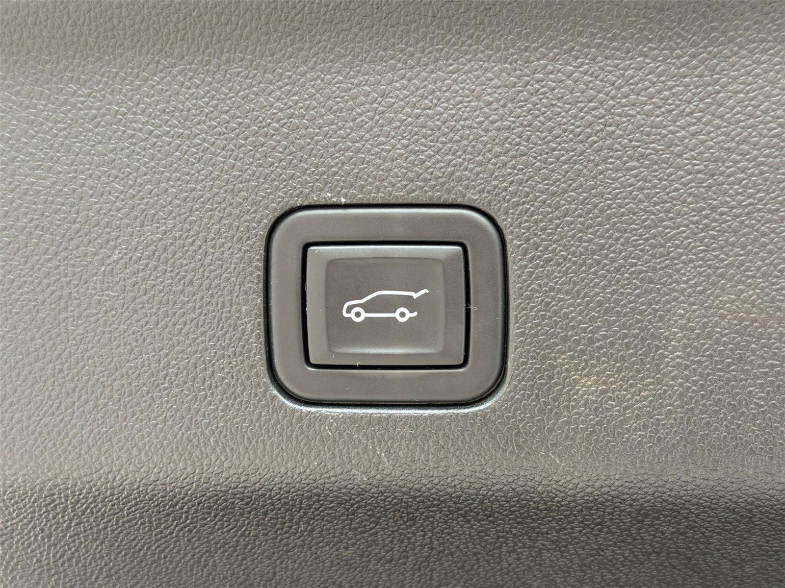 Used 2024 Onyx Black GMC Denali image 21