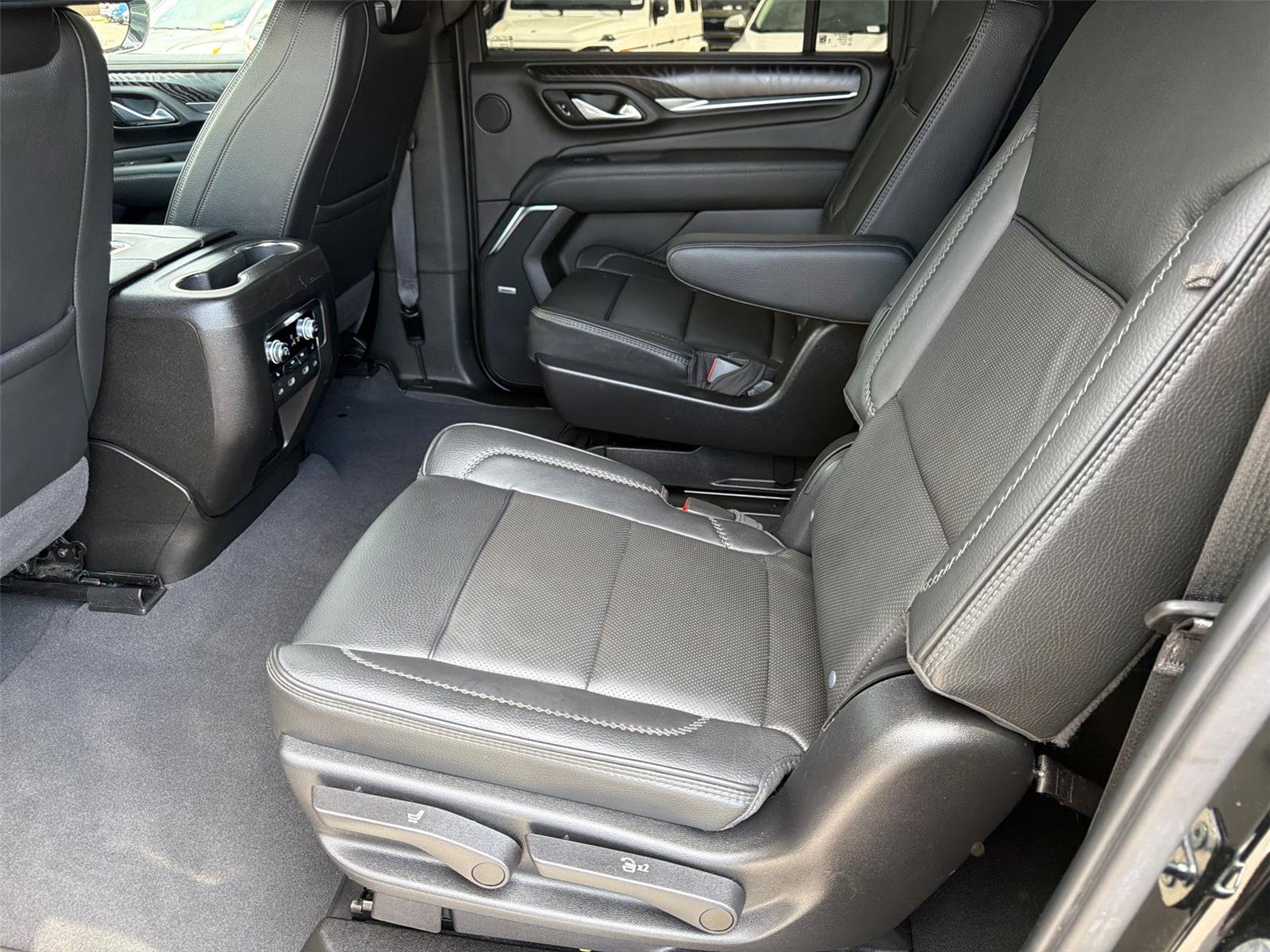 Used 2024 Onyx Black GMC Denali image 6