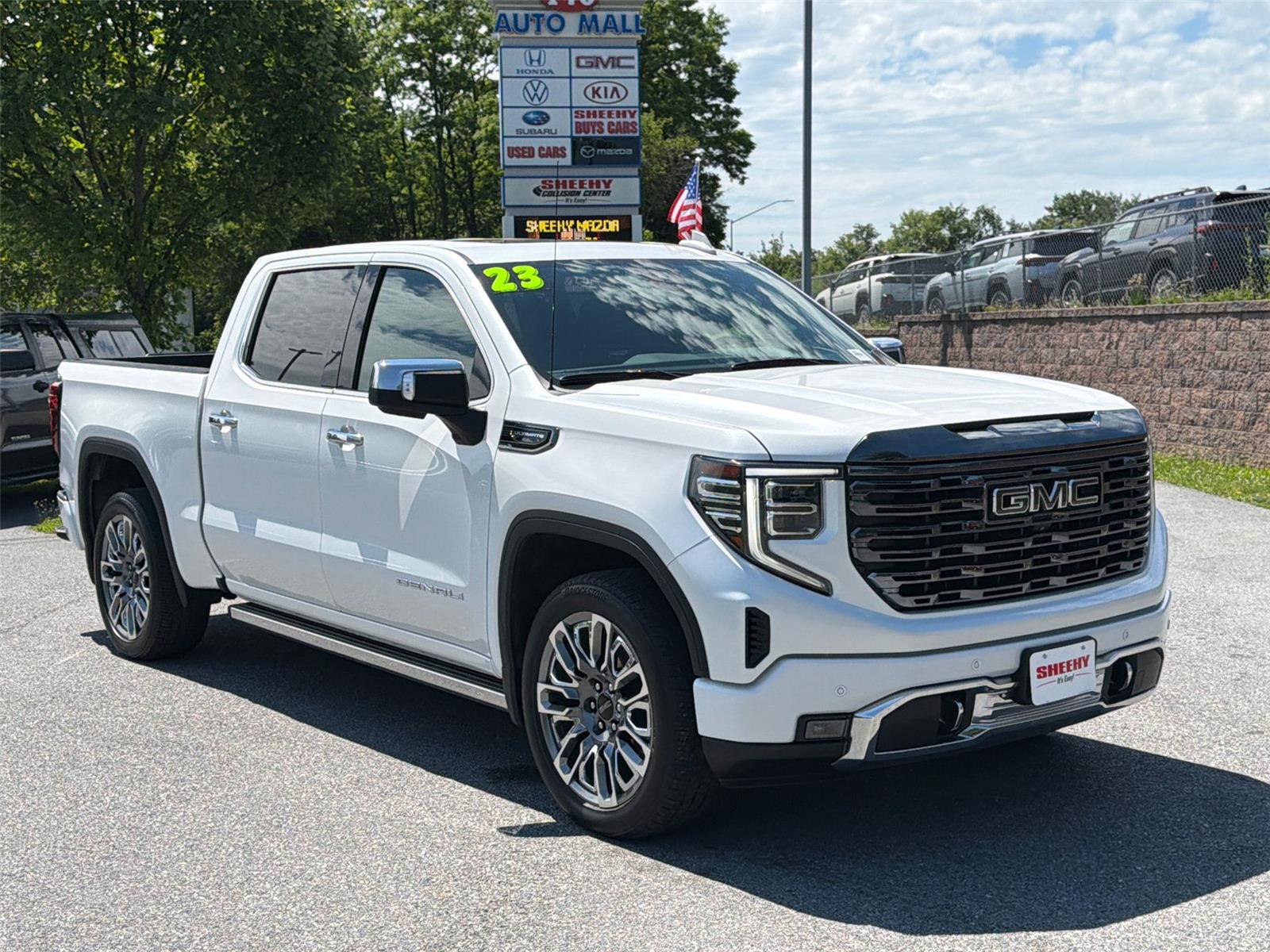 White Frost Tricoat 2023 GMC Sierra 1500 Denali Ultimate Crew Cab 4WD Pickup Truck Four-Wheel Drive Automatic