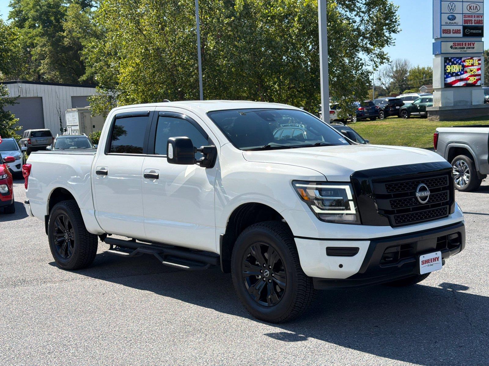 2023 Nissan Titan SV Crew Cab 4WD
