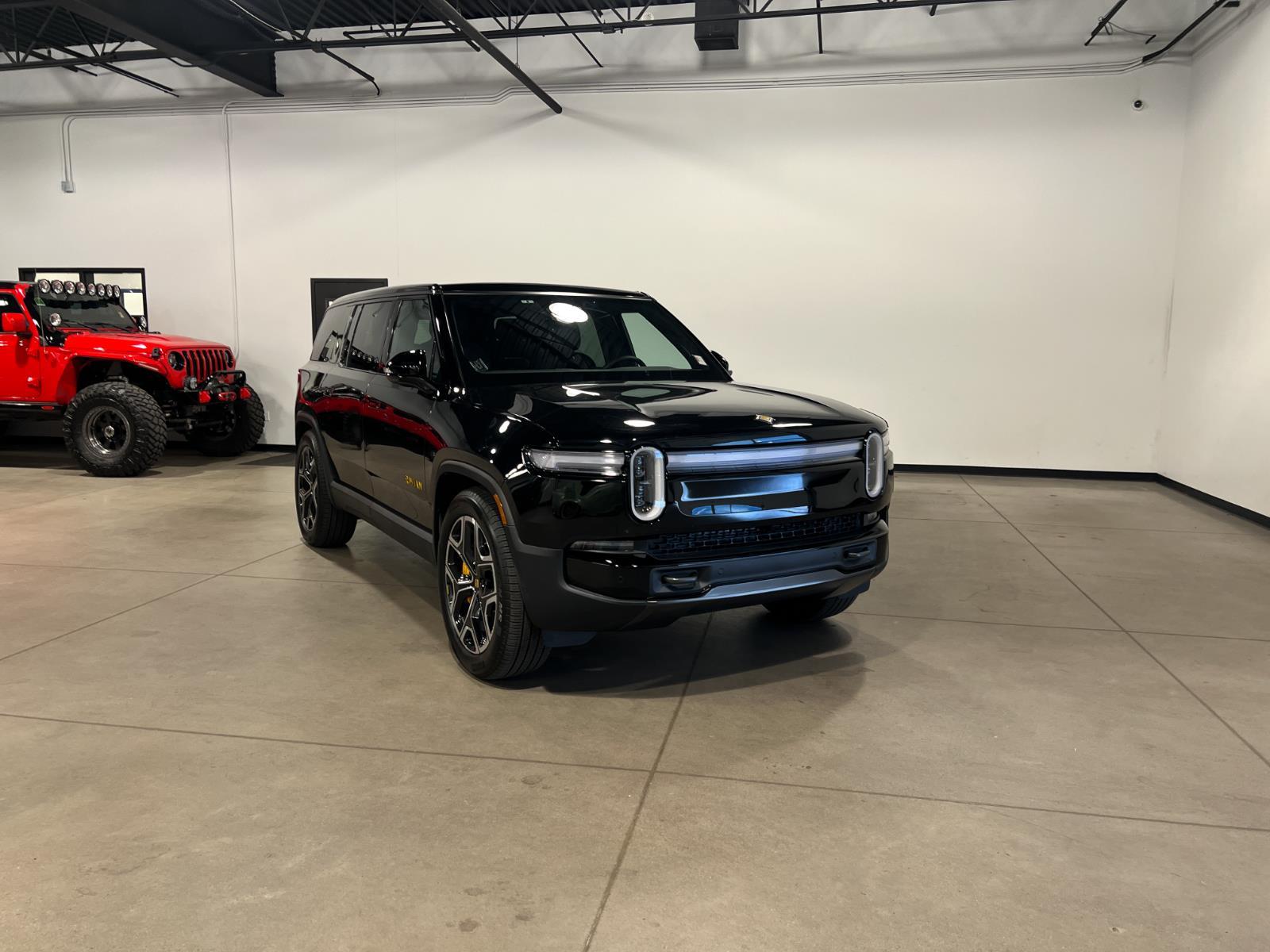 2025 Rivian R1S Ascend Tri Max Motor AWD SUV / Crossover All-Wheel Drive