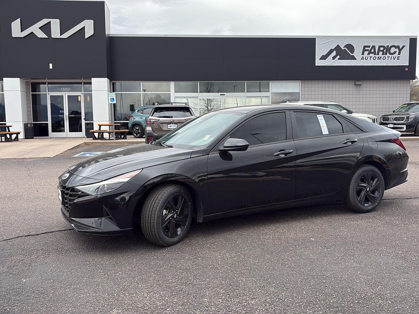 Phantom Black 2023 Hyundai Elantra SEL FWD Sedan Front-Wheel Drive Continuously Variable Transmission