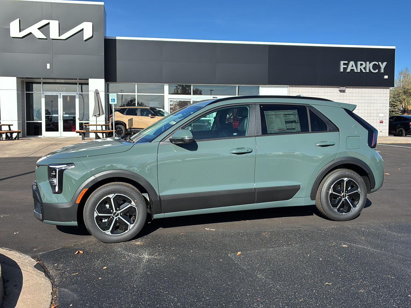 Cityscape Green 2027 Kia Niro SUV / Crossover  Automatic